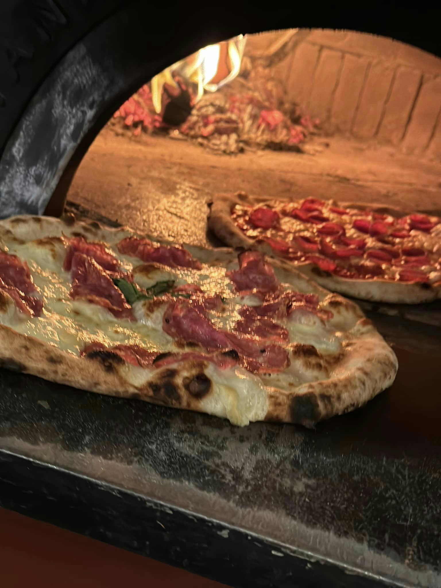 Wood fired pizza at Calogero's Pizzeria in Auburndale, FL